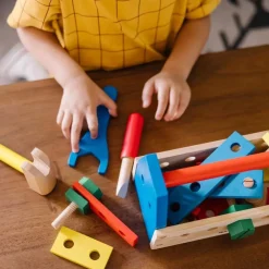 Vaerktojskasse I Trae Med Indhold