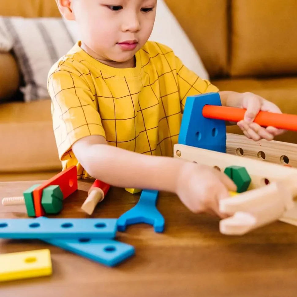 Vaerktojskasse I Trae Med Indhold